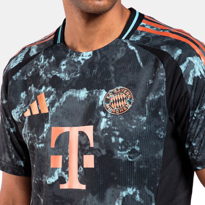 اديداس تيشيرت كرة القدم بايرن ميونيخ 24/25 الاحتياطي اوثنتك للرجال أسود image number 3