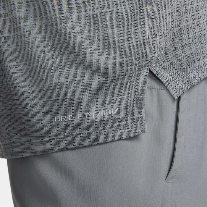 نايكي دراي-فت اي دي في تك-نت الترا تيشيرت رانينج بأكمام طويلة للرجال رمادي image number 4