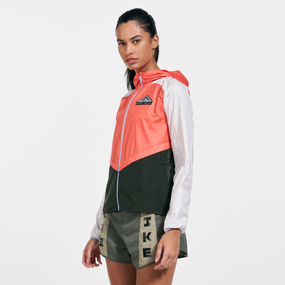 نايكي جاكيت شيلد تريل للنساء برتقالي