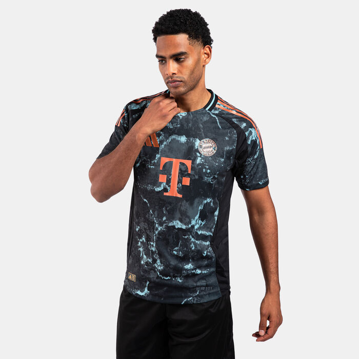 اديداس تيشيرت كرة القدم بايرن ميونيخ 24/25 الاحتياطي اوثنتك للرجال أسود image number 0