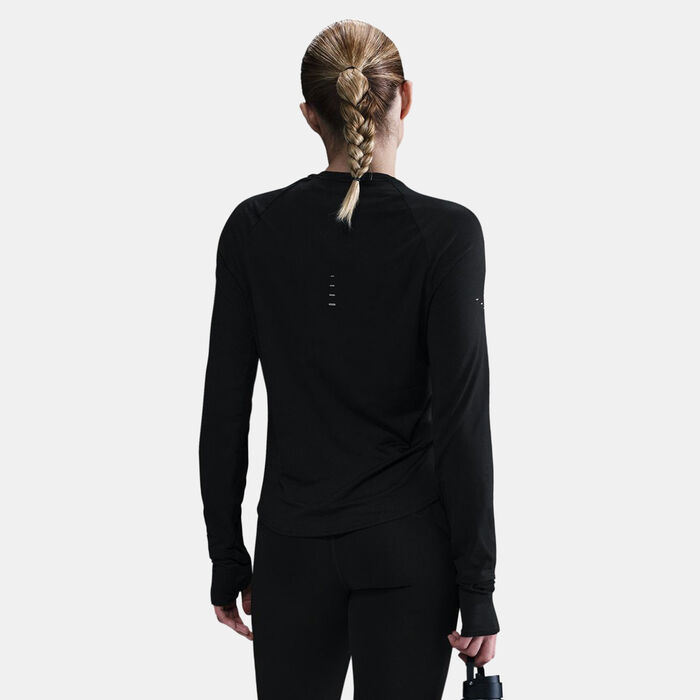 نايكي تيشيرت الجري سويفت دراي-فت UV للنساء أسود image number 1