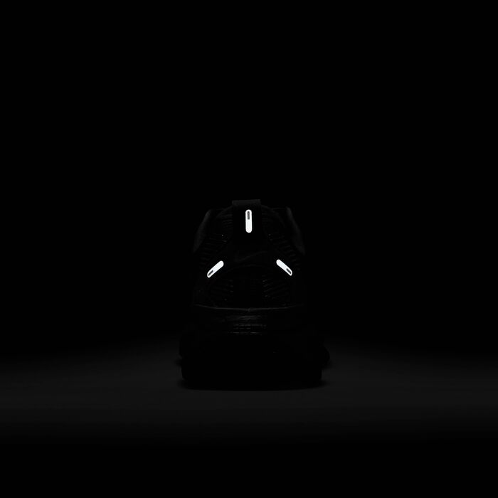 نايكي حذاء الجري فوميرو 18 رود للنساء أسود image number 8