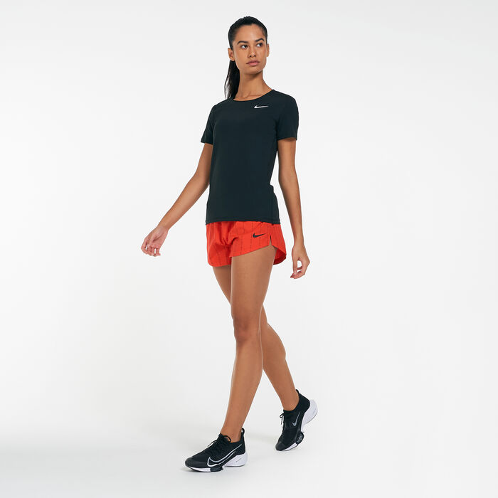 نايكي شورت دراي-فت تيمبو لوكس ايكون كلاش للنساء أحمر image number 2