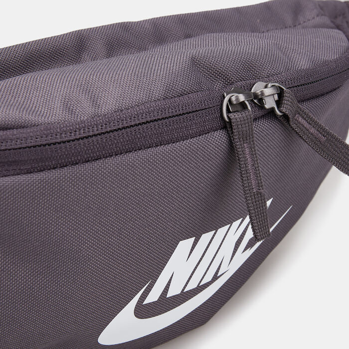 نايكي حقيبة الخصر سبورتسوير هيريتيج رمادي image number 3