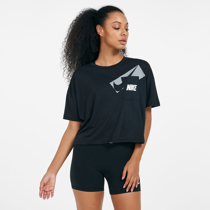 نايكي تيشيرت قصير دراي-فت جرافيك للنساء أسود image number 0