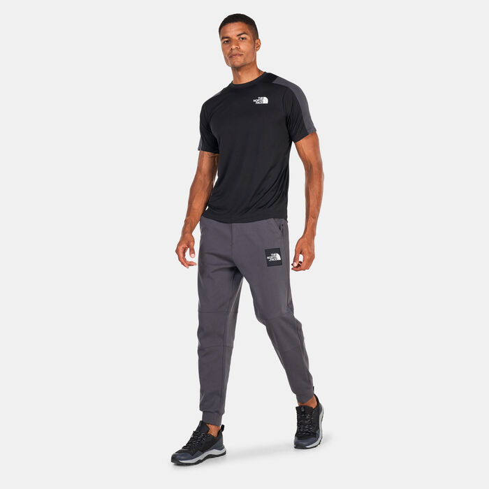 ذا نورث فيس تيشيرت ماونتن اثليتيكس للرجال أسود image number 2