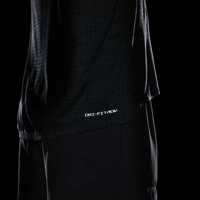 نايكي دراي-فت اي دي في تك-نت الترا تيشيرت رانينج بأكمام طويلة للرجال رمادي image number 8