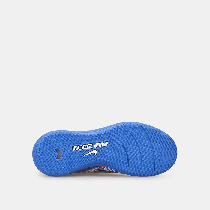 نايكي حذاء كرة القدم ميركيوريال زوم سوبر-فلاي 9 أكاديمي CR7 للملاعب الداخلية للاطفال أبيض image number 3