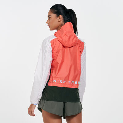 نايكي جاكيت شيلد تريل للنساء برتقالي